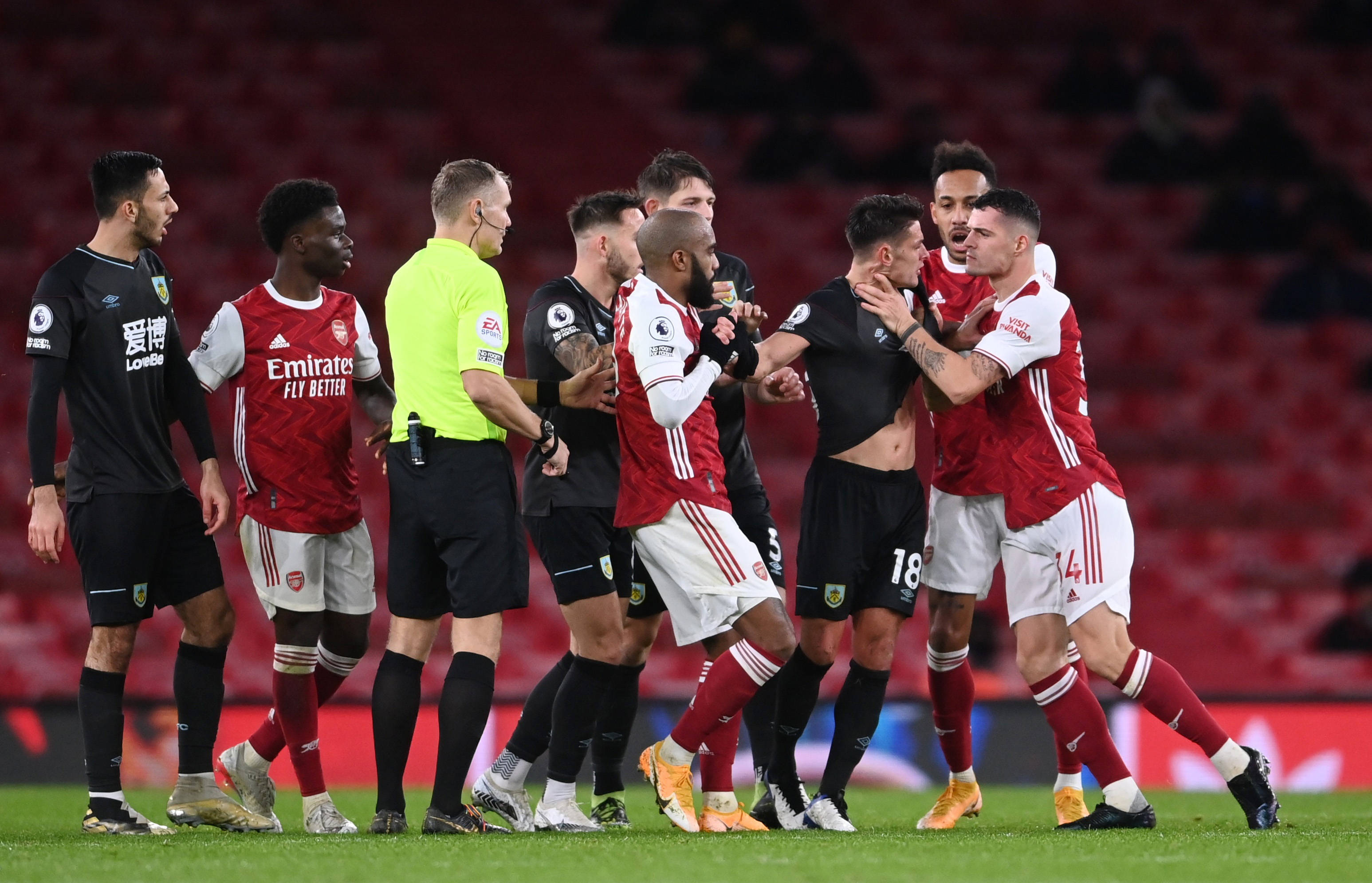 球员必须在 球员必须在